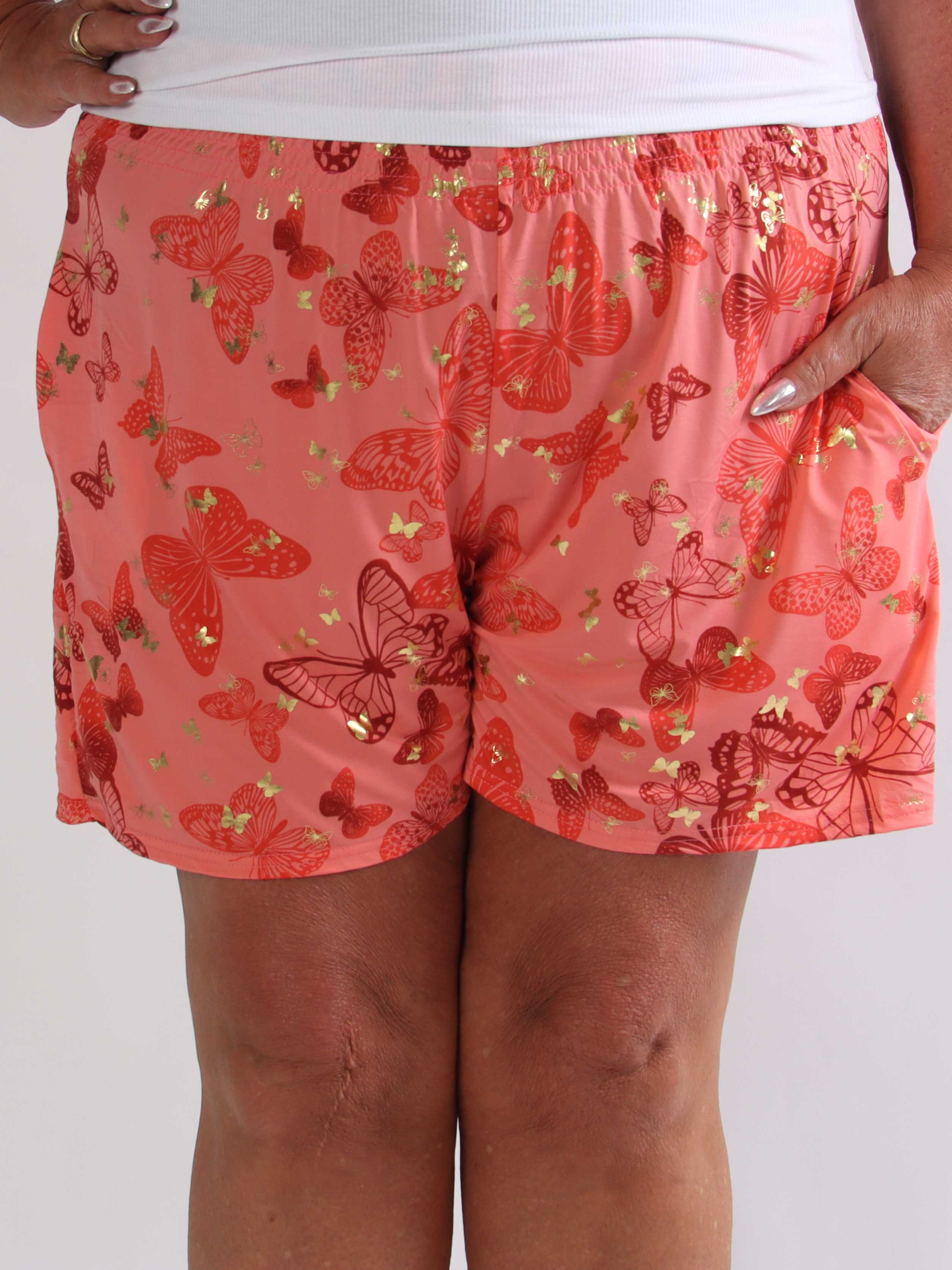 Pams Butterfly Shorts - Plus size shorts med sommerfugleprint og gulddetaljer
